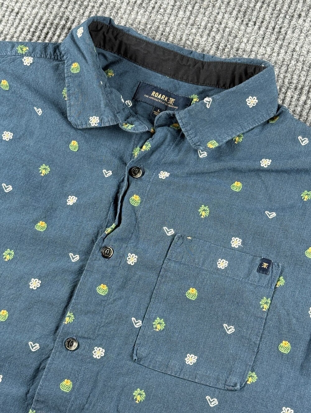 Roark Artifacts of Adventure Button Up Mens L Short Sleeve Navy Embroidered READ
